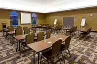 Ruangan Fungsional Holiday Inn Express & Suites BATAVIA - DARIEN LAKE, an IHG Hotel