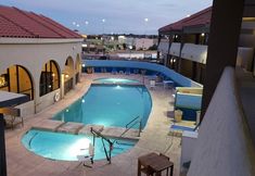 Swimming Pool 7 Holiday Inn EL PASO WEST – SUNLAND PARK by IHG, an IHG Hotel