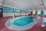 Swimming Pool Holiday Inn Express & Suites SWANSEA, an IHG Hotel