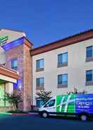 EXTERIOR_BUILDING Holiday Inn Express® Hotel Clovis / Fresno, an IHG Hotel