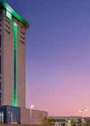 Holiday Inn directly connects to Dubai Festival City mall Holiday Inn & Suites DUBAI FESTIVAL CITY, an IHG Hotel