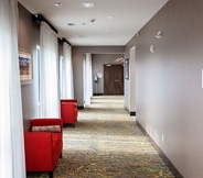 Lobby 3 Holiday Inn & Suites SAVANNAH AIRPORT - POOLER, an IHG Hotel