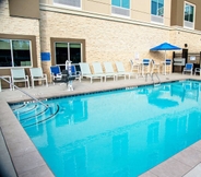 Swimming Pool 4 Holiday Inn & Suites SAVANNAH AIRPORT - POOLER, an IHG Hotel