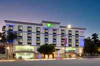 Exterior Holiday Inn Express & Suites HOLLYWOOD WALK OF FAME, an IHG Hotel