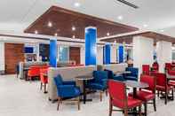 Bar, Cafe and Lounge Holiday Inn Express & Suites MADISON, an IHG Hotel