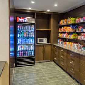 24 Hour Sundry Gift Shop1Holiday Inn NIAGARA FALLS STATE PARK ENTRY by IHG, an IHG Hotel,纽约州飯店