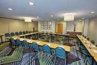Functional Hall Holiday Inn Express & Suites RALEIGH NORTH - WAKE FOREST, an IHG Hotel