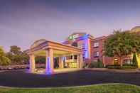 Exterior Holiday Inn Express & Suites RALEIGH NORTH - WAKE FOREST, an IHG Hotel
