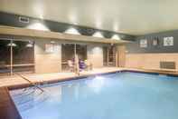 Swimming Pool Holiday Inn Express WILLIAMSBURG, an IHG Hotel
