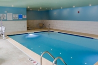 Swimming Pool Holiday Inn Express & Suites DETROIT NORTH - ROSEVILLE, an IHG Hotel