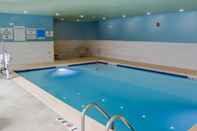 Swimming Pool Holiday Inn Express & Suites DETROIT NORTH - ROSEVILLE, an IHG Hotel