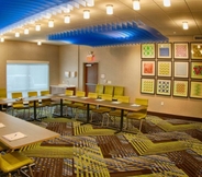 Functional Hall 5 Holiday Inn Express & Suites DETROIT NORTH - ROSEVILLE, an IHG Hotel