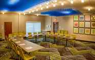 Functional Hall 5 Holiday Inn Express & Suites DETROIT NORTH - ROSEVILLE, an IHG Hotel