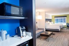 卧室 Holiday Inn Express & Suites CHESTER-MONROE-GOSHEN by IHG, an IHG Hotel