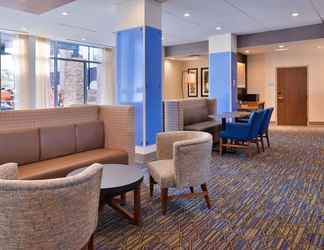 Lobi 2 Holiday Inn Express & Suites MALL OF AMERICA - MSP AIRPORT, an IHG Hotel