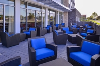 บาร์ คาเฟ่ และเลานจ์ Holiday Inn Express & Suites MALL OF AMERICA - MSP AIRPORT, an IHG Hotel