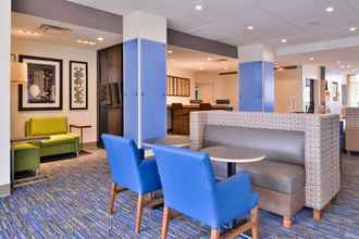 Lobi 4 Holiday Inn Express & Suites MALL OF AMERICA - MSP AIRPORT, an IHG Hotel