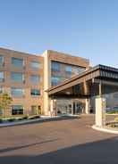 Drive up to complimentary parking, wifi and breakfast w/your stay Holiday Inn Express & Suites KALAMAZOO WEST, an IHG Hotel