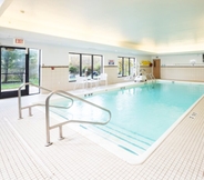 Hồ bơi 5 Holiday Inn Express & Suites GRAND BLANC, an IHG Hotel