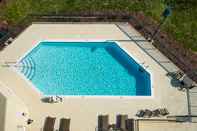 Swimming Pool Holiday Inn Express & Suites FRANKLIN - BERRY FARMS, an IHG Hotel