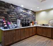 Restaurant 2 Staybridge Suites GRAND RAPIDS - AIRPORT, an IHG Hotel