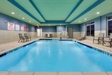 สระว่ายน้ำ Holiday Inn Express & Suites PLANO - THE COLONY by IHG, an IHG Hotel