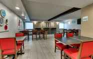 Restaurant 2 Holiday Inn Express PITTSTON - SCRANTON AIRPORT, an IHG Hotel