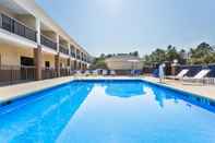 Swimming Pool Holiday Inn Express PLYMOUTH, an IHG Hotel