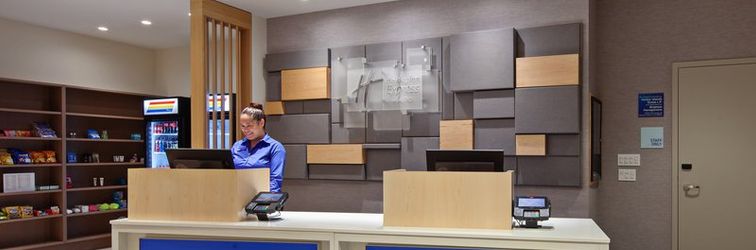 Lobby Holiday Inn Express & Suites VENTURA HARBOR by IHG, an IHG Hotel