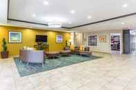 Lobi Candlewood Suites AURORA-NAPERVILLE