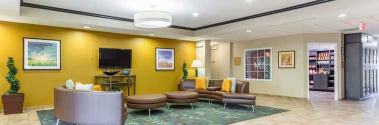 Lobby Candlewood Suites AURORA-NAPERVILLE