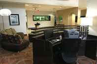 บาร์ คาเฟ่ และเลานจ์ Holiday Inn Express & Suites HAVELOCK NW-NEW BERN, an IHG Hotel