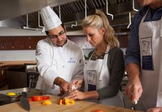 ร้านอาหาร 5 Holiday Inn NIAGARA FALLS STATE PARK ENTRY by IHG, an IHG Hotel