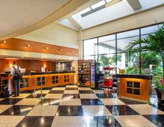 Lobby 2 Crowne Plaza FORT MYERS AT BELL TOWER SHOPS, an IHG Hotel