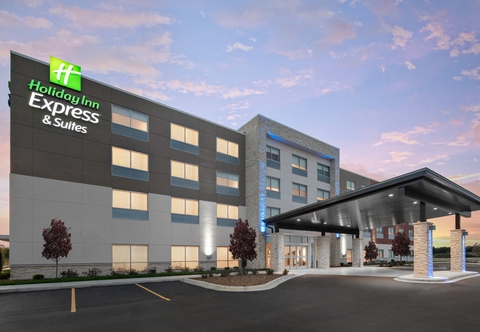 Exterior Holiday Inn Express & Suites ELKHORN - LAKE GENEVA AREA, an IHG Hotel