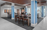 Restoran 2 Holiday Inn Express & Suites ELKHORN - LAKE GENEVA AREA, an IHG Hotel