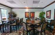 Restoran 2 Staybridge Suites WILMINGTON - WRIGHTSVILLE BCH, an IHG Hotel