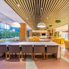 Atrium 1 Holiday Inn Express BEIJING AIRPORT ZONE by IHG, an IHG Hotel, Khách sạn Hollywood International (China) Group Co.,Ltd. Beijing Branch