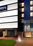 Exterior Staybridge Suites LONDON - HEATHROW BATH ROAD, an IHG Hotel