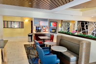 Bar, Cafe and Lounge Holiday Inn Express & Suites CHICAGO-LIBERTYVILLE, an IHG Hotel