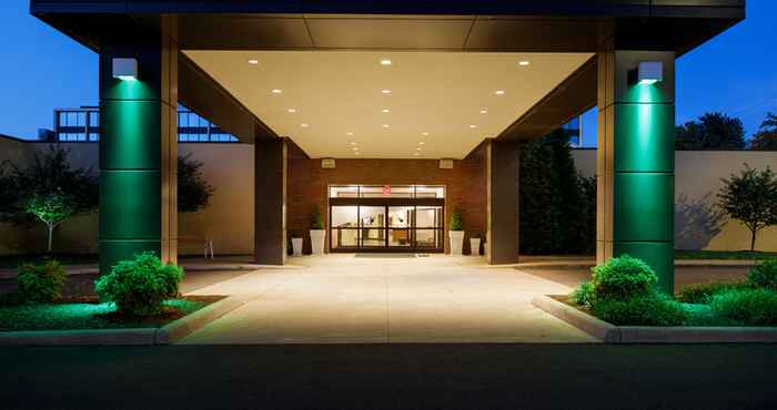 Exterior Holiday Inn & Suites CHARLESTON WEST, an IHG Hotel