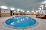 สระว่ายน้ำ Holiday Inn Express & Suites SCOTTSBLUFF-GERING, an IHG Hotel