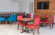 Restaurant 5 Holiday Inn Express & Suites COLUMBIA-FORT JACKSON, an IHG Hotel