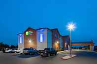 Bangunan Holiday Inn Express & Suites WATSONVILLE, an IHG Hotel