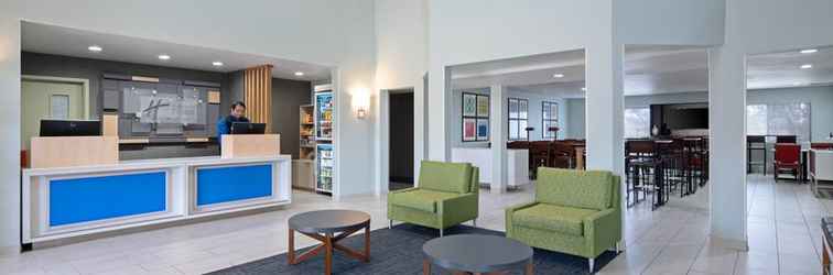 Lobi Holiday Inn Express & Suites WATSONVILLE, an IHG Hotel