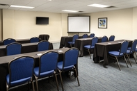 Functional Hall Holiday Inn Express & Suites IRVING DFW AIRPORT NORTH, an IHG Hotel