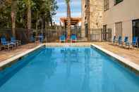 สระว่ายน้ำ Holiday Inn Express & Suites KINGSLAND I-95-NAVAL BASE AREA, an IHG Hotel