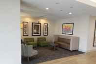 Lobi Holiday Inn Express & Suites DINUBA WEST, an IHG Hotel