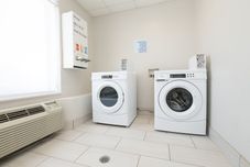 Dịch vụ khách sạn Holiday Inn Express & Suites CLINTON by IHG, an IHG Hotel