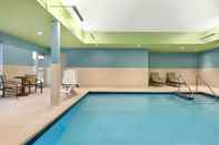 Swimming Pool Holiday Inn Express & Suites BEAVER DAM, an IHG Hotel